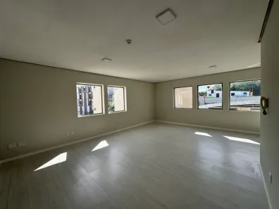 Sala Comercial para alugar, 47m² no Três Figueiras, Porto Alegre