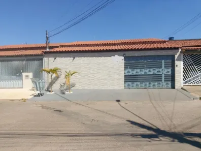 Casa com 3 Quartos à venda, 200m² no Taguatinga Norte, Brasília