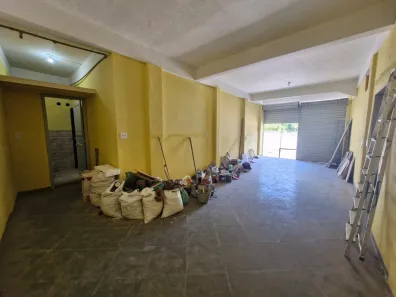 Ponto Comercial para alugar, 60m² no Bingen, Petrópolis