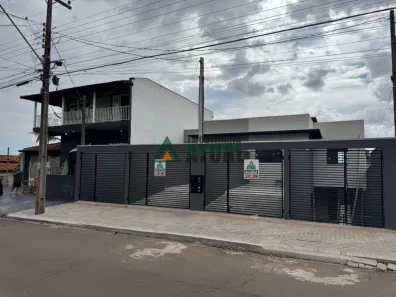 Casa com 3 Quartos para alugar, 50m² no Parque das Indústrias, Londrina
