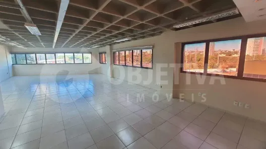 Sala Comercial para alugar, 120m² no Tabajaras, Uberlândia