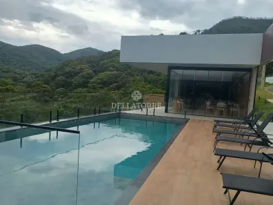 Lote/Terreno à venda, 243m² no Ermitage, Teresópolis