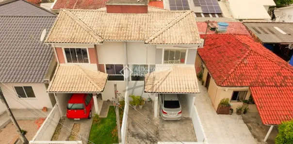Sobrado com 2 Quartos à venda, 130m² no Madri, Palhoça