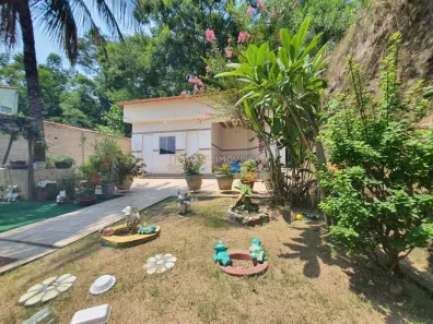 Casa com 4 Quartos à venda, 326m² no Vila Valqueire, Rio de Janeiro