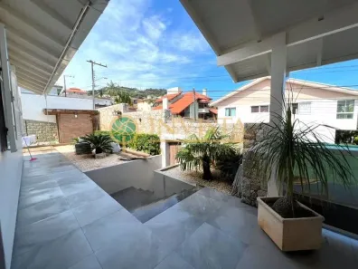 Casa com 3 Quartos à venda, 189m² no Agronômica, Florianópolis