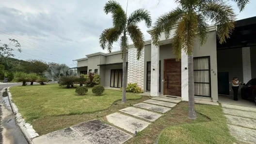 Casa com 4 Quartos para alugar, 450m² no Ponta Negra, Manaus