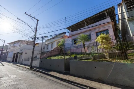 Casa com 4 Quartos à venda, 240m² no Jardim Glória, Juiz de Fora