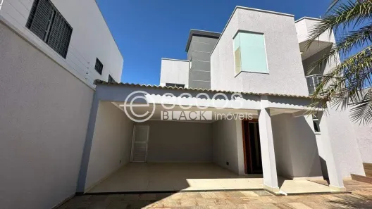 Casa com 4 Quartos à venda, 250m² no Alto Umuarama, Uberlândia