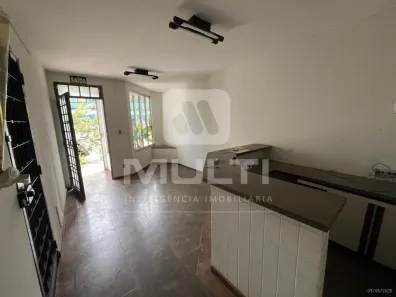 Casa com 1 Quarto para alugar, 200m² no Martins, Uberlândia
