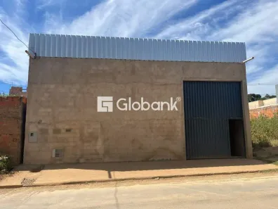Galpão/Depósito/Armazém à venda, 180m² no Santo Inácio, Montes Claros