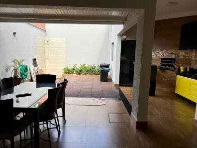 Sobrado com 4 Quartos à venda, 234m² no Jardim Atlântico, Goiânia