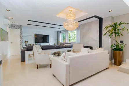 Casa de Condomínio com 4 Quartos para alugar, 278m² no Santa Cândida, Curitiba