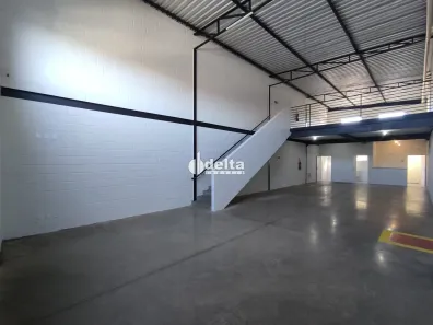 Ponto Comercial para alugar, 210m² no Loteamento Residencial Pequis, Uberlândia