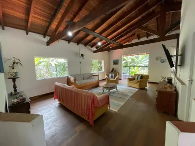 Sobrado com 3 Quartos para alugar, 180m² no Boiçucanga, São Sebastião