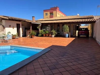 Casa com 2 Quartos à venda, 157m² no Segismundo Pereira, Uberlândia
