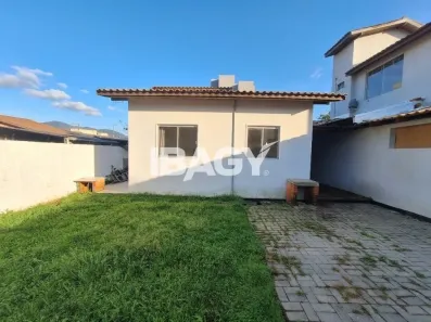 Casa com 1 Quarto para alugar, 35m² no Carianos, Florianópolis