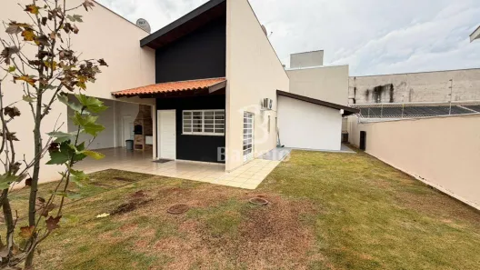 Casa com 3 Quartos para alugar, 195m² no Parque Residencial Alcântara, Londrina