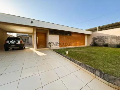 Casa com 4 Quartos para alugar, 253m² no Caravelle, Londrina