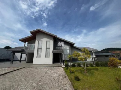 Casa com 3 Quartos para alugar, 300m² no Dom Joaquim, Brusque