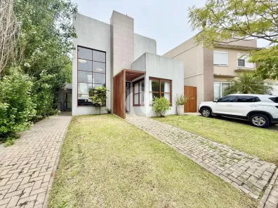 Casa de Condomínio com 3 Quartos à venda, 190m² no Tomazetti, Santa Maria