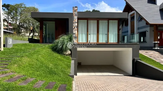 Casa com 3 Quartos à venda, 230m² no Carniel, Gramado