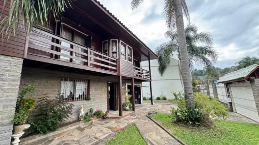 Casa com 3 Quartos à venda, 250m² no Vinhedos, Caxias do Sul