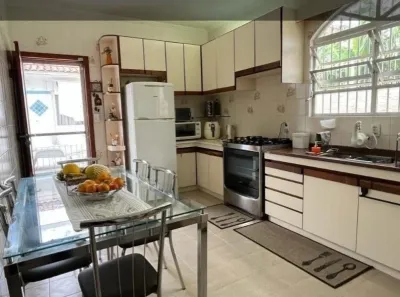 Casa com 3 Quartos à venda, 182m² no Barreiros, São José