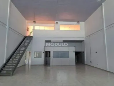 Galpão/Depósito/Armazém para alugar, 260m² no Umuarama, Uberlândia