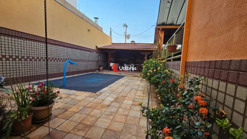 Casa com 5 quartos — Sagrada Família, Belo Horizonte
