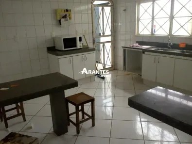 Casa com 2 Quartos à venda, 250m² no Santa Mônica, Uberlândia