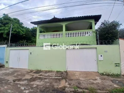 Casa com 4 Quartos à venda, 200m² no Santo Antônio, Montes Claros