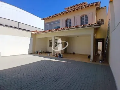 Casa com 4 Quartos para alugar, 450m² no Nossa Senhora Aparecida, Uberlândia
