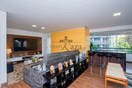 Apartamento com 3 Quartos para alugar, 162m² no Moema, São Paulo