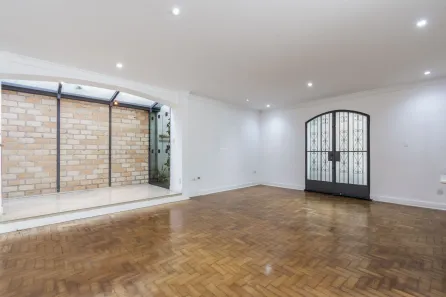 Casa com 3 Quartos para alugar, 354m² no Jardim Luzitânia, São Paulo