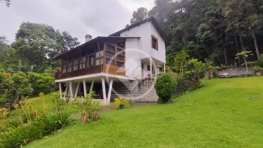 Casa com 3 Quartos para alugar, 300m² no Albuquerque, Teresópolis
