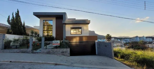 Casa com 3 Quartos à venda, 300m² no Pedra Branca, Palhoça