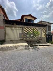 Casa com 3 Quartos à venda, 337m² no Sapucaia II, Contagem