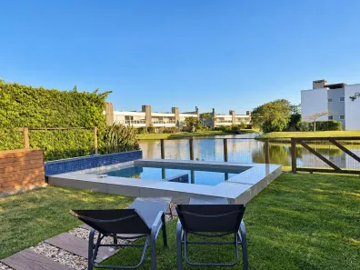 Casa de Condomínio com 4 Quartos à venda, 240m² no , Xangri-Lá