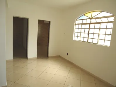 Casa com 3 Quartos para alugar, 90m² no Pompéia, Belo Horizonte