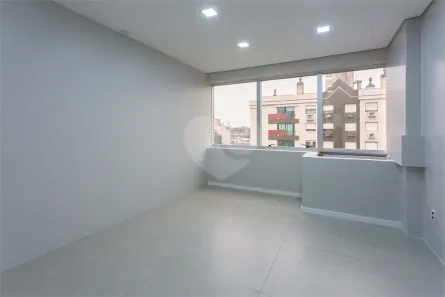 Sala Comercial para alugar, 32m² no Chácara das Pedras, Porto Alegre