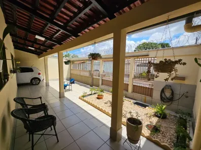 Casa com 5 Quartos à venda, 200m² no Parque das Laranjeiras, Goiânia