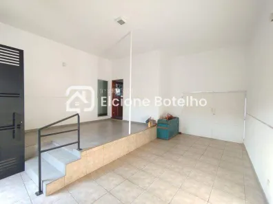 Casa com 3 Quartos para alugar, 12m² no Fundinho, Uberlândia