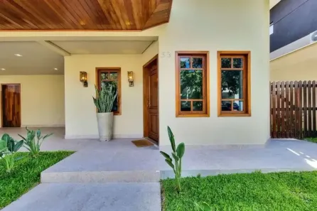 Casa de Condomínio com 3 Quartos à venda, 280m² no Jardim Jacinto, Jacareí