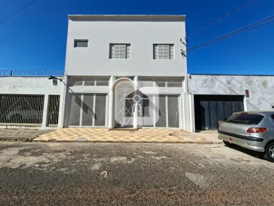 Sobrado com 5 Quartos para alugar, 247m² no Martins, Uberlândia