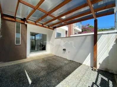 Sobrado com 2 Quartos à venda, 67m² no Parque Guarani, Joinville