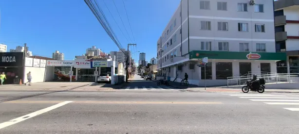 Lote/Terreno à venda, 300m² no Barreiros, São José