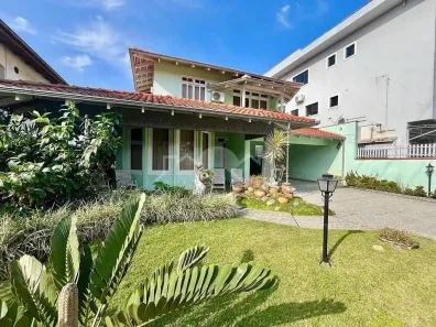 Casa com 4 Quartos à venda, 273m² no Iririú, Joinville