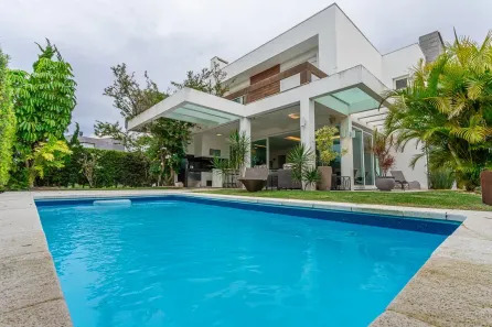 Sobrado com 4 Quartos à venda, 330m² no Torres, Torres
