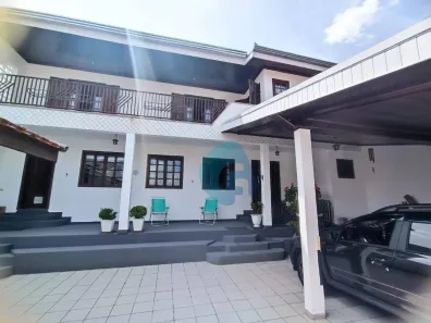 Sobrado com 3 Quartos à venda, 256m² no Barreirinha, Curitiba