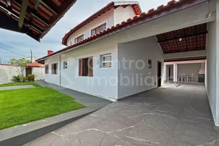 Casa com 5 Quartos à venda, 267m² no Parque Turistico, Peruíbe
